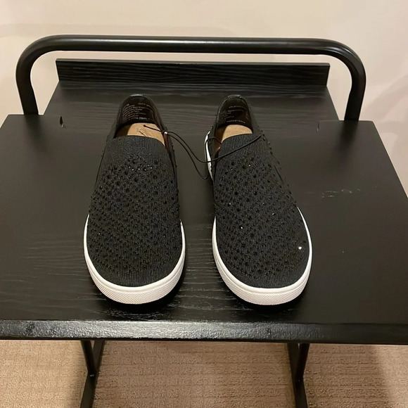 White Mountain slip on shoes - Picture 2 of 5